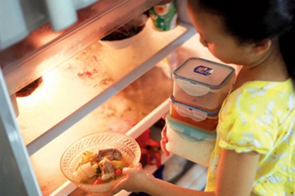 Bảo quản thực phẩm trong tủ lạnh sai cách khiến nhiều người ngộ độc, đọc để tránh