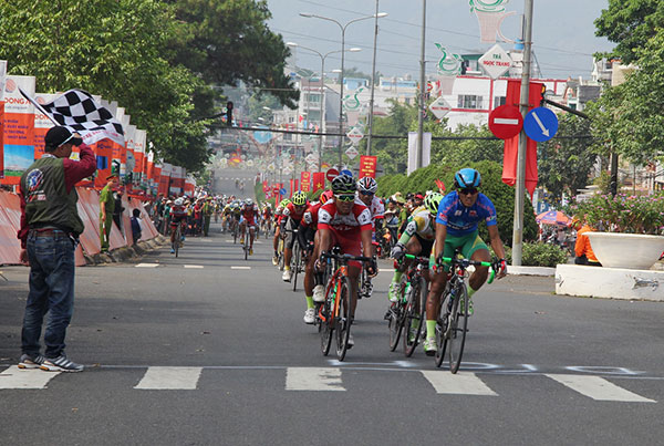 Tay đua Nguyễn Thành Tâm tiếp tục về nhất chặng 18