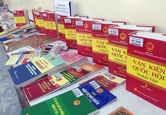 Trưng bày sách Lịch sử Quốc hội Việt Nam