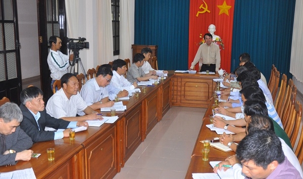 Phó Chủ tịch UBND tỉnh Phạm S kiểm tra việc giải phóng mặt bằng Dự án nâng cấp Quốc lộ 20