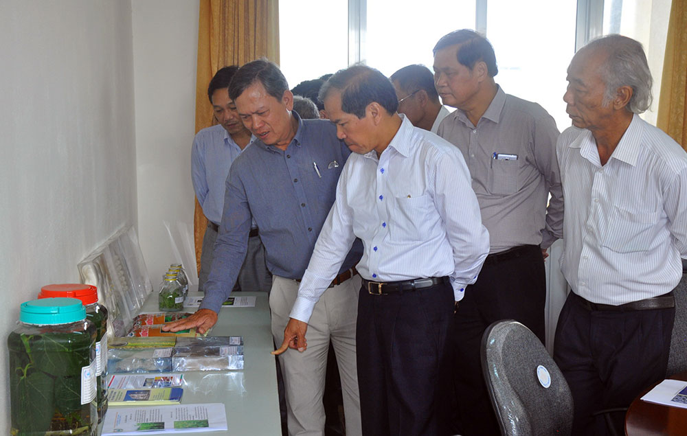 Bí thư Tỉnh ủy Nguyễn Xuân Tiến thăm Trung tâm NCTNNLN Lâm Đồng