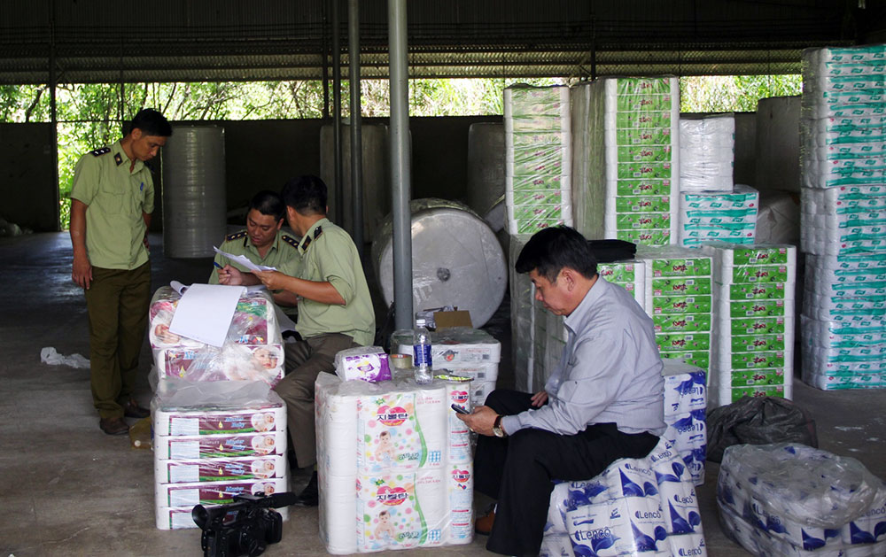 Bảo Lộc: Đột kích cơ sở sản xuất giấy vệ sinh giả với số lượng lớn