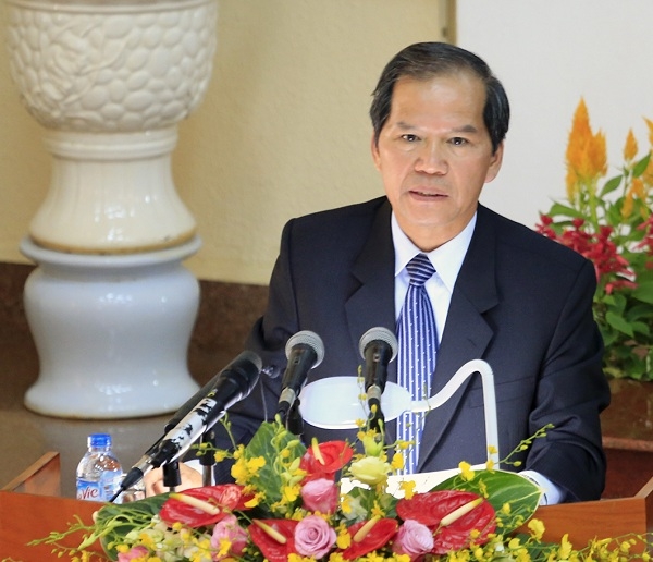 Đồng chí Nguyễn Xuân báo cáo với Thủ tướng về tình hình phát triển KT-XH của địa phương