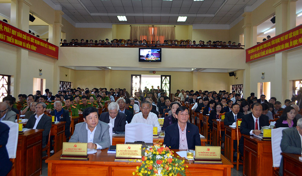 Các đại biểu tham dự hội nghị tại điểm cầu Hội trường Tỉnh ủy