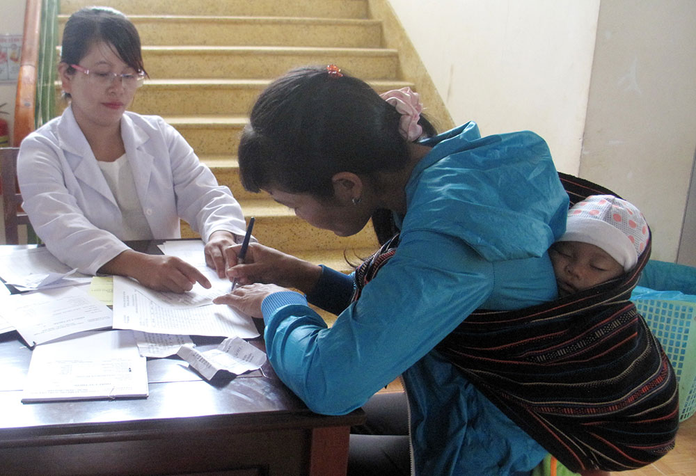 Đưa dịch vụ chăm sóc sức khỏe sinh sản - KHHGĐ đến huyện nghèo Đam Rông