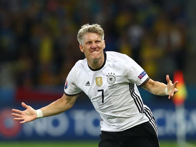Schweinsteiger ghi bàn siêu tốc, tuyển Đức khởi đầu hoàn hảo