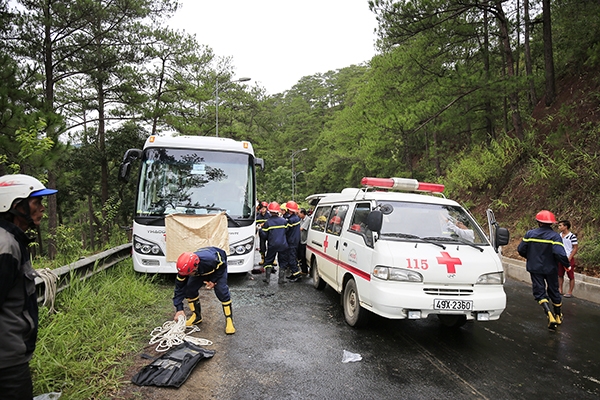 Đà Lạt: Tai nạn nghiêm trọng trên đèo Prenn, 7 người tử nạn tại hiện trường