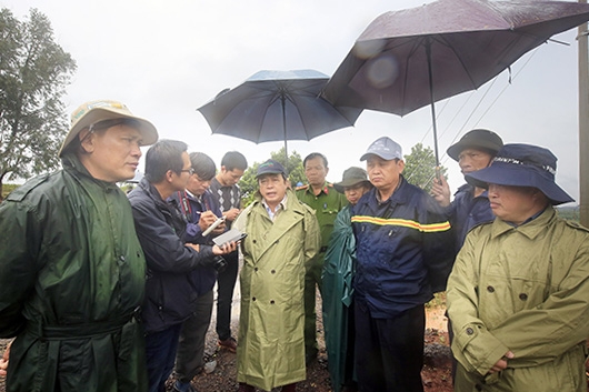 Lật xuồng trên hồ Đại Ninh, 3 người mất tích