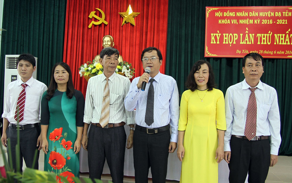 Thường trực HĐND huyện Đạ Tẻh khoá VII ra mắt tại phiên họp thứ nhất