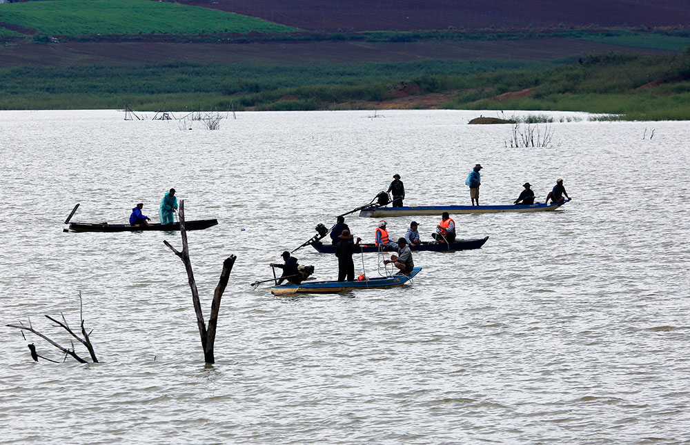 Hiện trường tìm thấy các nạn nhân bị nạn do lật xuồng trên hồ Đại Ninh