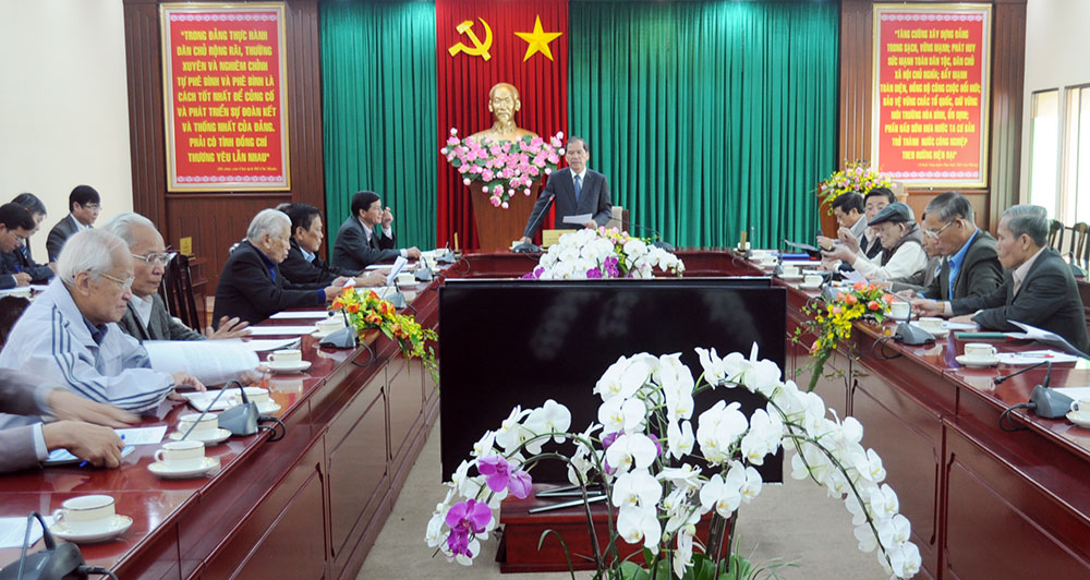 Bí thư Tỉnh ủy Nguyễn Xuân Tiến phát biểu tại buổi gặp mặt