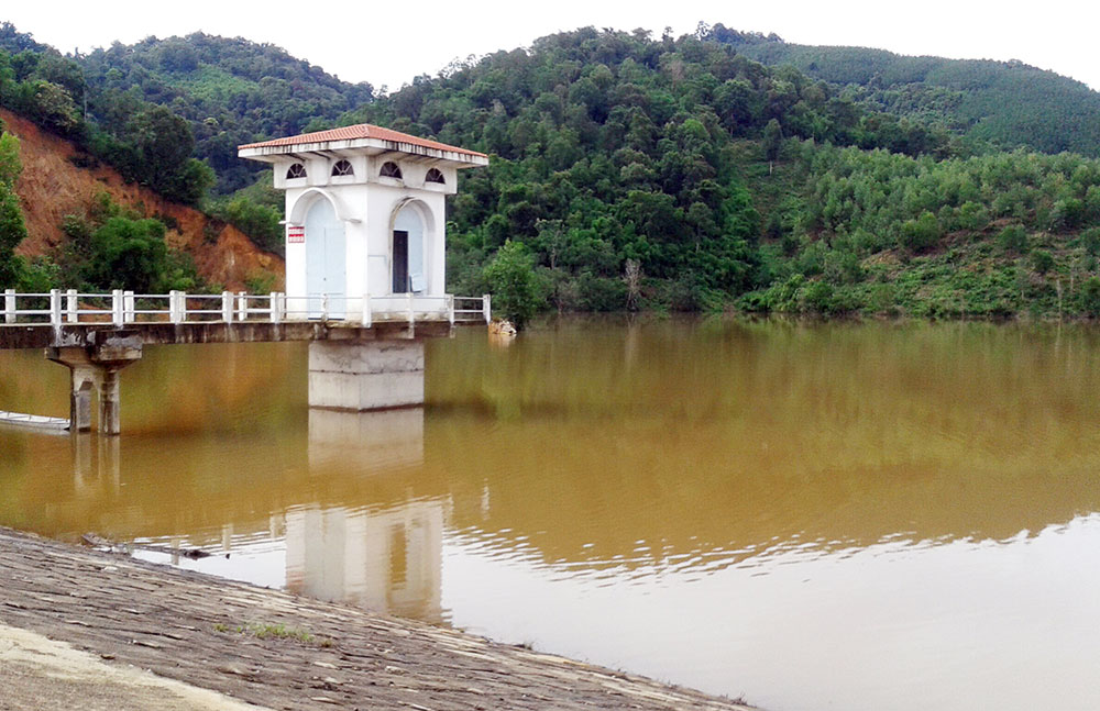 Báo động tình trạng thiếu an toàn hồ đập trước mùa mưa lũ