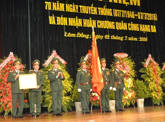 Thừa ủy quyền Chủ tịch nước, Thượng tướng Bế Xuân Trường trao Huân chương Quân công hạng Ba tặng Học viện