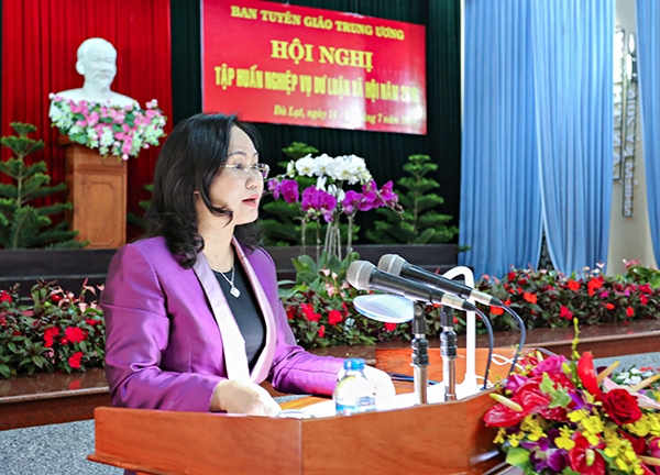 Đồng chí Lâm Phương Thanh - Ủy viên Trung ương Đảng, Phó Trưởng Ban Tuyên giáo Trung ương phát biểu chỉ đạo hội nghị