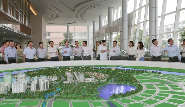 Lãnh đạo tỉnh làm việc với Cty CP Đại Quang Minh về định hướng quy hoạch và thiết kế đô thị khu vực trung tâm Hòa Bình – chợ Đà Lạt