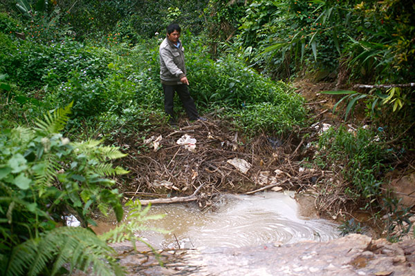 Nước thải từ nhà máy xử lý rác thải thải trực tiếp ra 2 dòng suối chính, phụ tại xã Xuân Trường