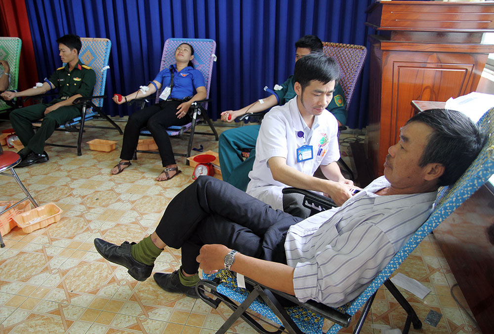Nhiều thành phần cùng tham gia hiến máu tình nguyện tại Bảo Lộc