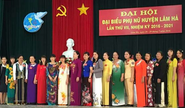 Đoàn đại biểu đi dự Đại hội Phụ nữ tỉnh lần thứ IX