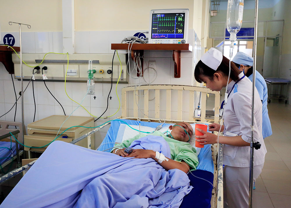 Anh Tân Khoa đang được điều trị tích cực tại Bệnh viện Đa khoa Lâm Đồng