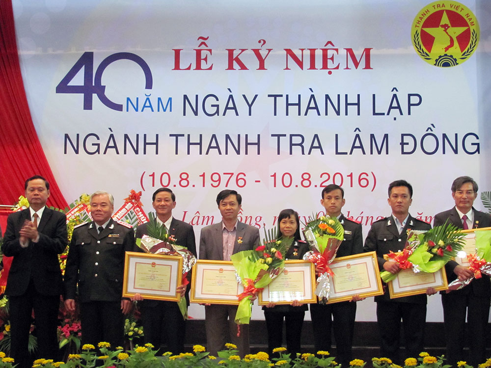 Trao Kỷ niệm chương vì sự nghiệp Thanh tra Việt Nam cho các cá nhân