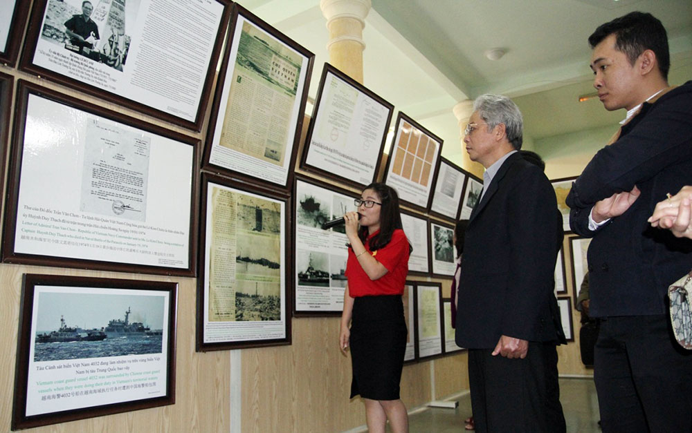Những hình ảnh bảo vệ chủ quyền biển đảo của Hải quân Việt Nam được trưng bày tại triển lãm 