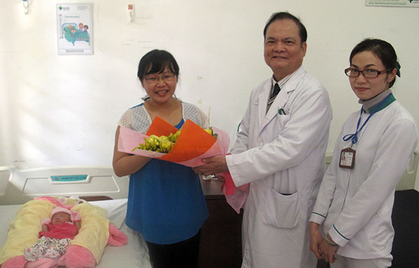 TS-BS Nguyễn Xuân Vinh - Giám đốc Bệnh viện Hoàn Mỹ Đà Lạt và Điều dưỡng trưởng Khoa Nhi