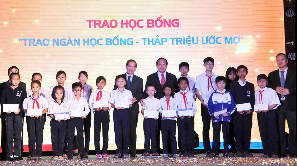 MobiFone trao 1.200 suất học bổng cho học sinh Lâm Đồng