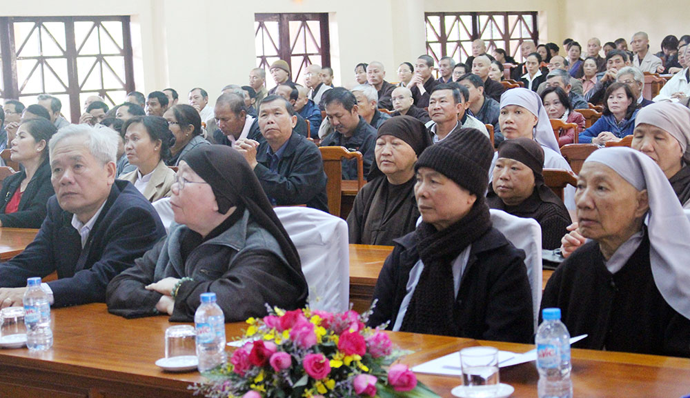Trên 300 đại biểu chức sắc tôn giáo, già làng, người uy tín tham gia Hội nghị quán triệt Nghị quyết XII của Đảng