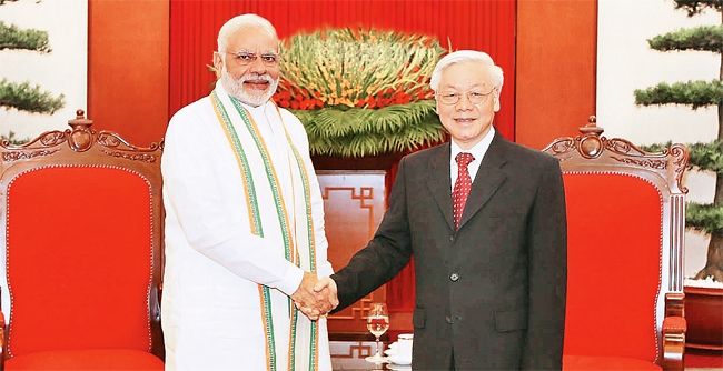 Tổng Bí thư Nguyễn Phú Trọng tiếp Thủ tướng CH Ấn Độ N. Mô-đi. Ảnh: TRÍ DŨNG (TTXVN)  