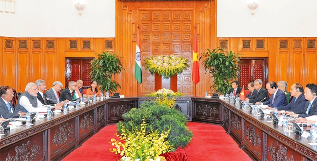 Thủ tướng Nguyễn Xuân Phúc hội đàm với Thủ tướng CH Ấn Độ N.Mô-đi. Ảnh: ĐĂNG KHOA