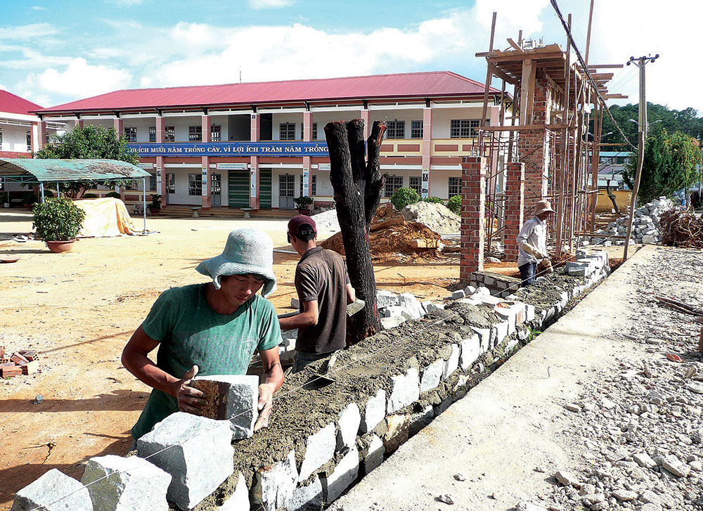 Xây dựng trường lớp trong hè, chuẩn bị cho năm học mới 2016-2017 tại huyện Lạc Dương