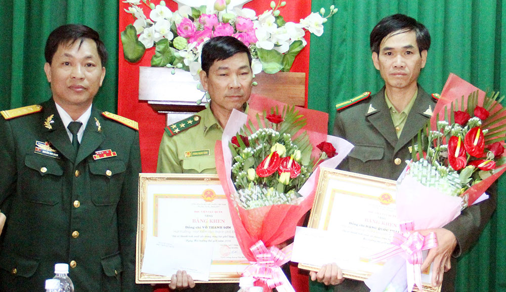Học viện Lục quân khen thưởng tập thể và các cá nhân Hạt Kiểm lâm Đà Lạt
