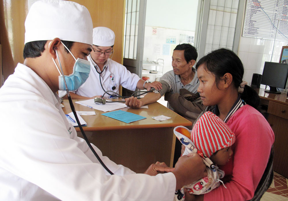 Khám bệnh BHYT cho người dân tại Phòng khám đa khoa khu vực Ka Đơn - Đơn Dương