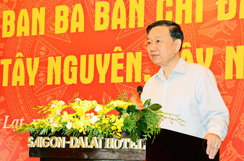 Đồng chí Tô Lâm - Uỷ viên BCT, Bộ trưởng Bộ Công an, Trưởng Ban Chỉ đạo Tây Nguyên phát biểu khai mạc Hội nghị