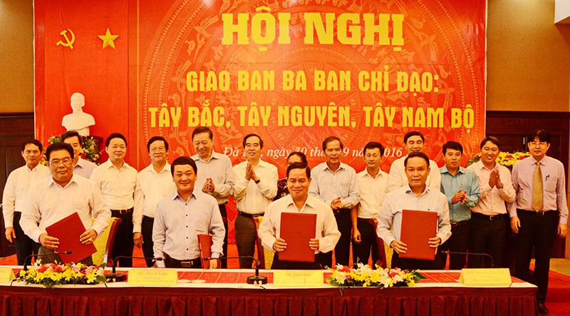 Ký kết thỏa thuận phối hợp thông tin tuyên truyền giữa TTXVN với Ban Chỉ đạo Tây Bắc, Tây Nguyên, Tây Nam Bộ