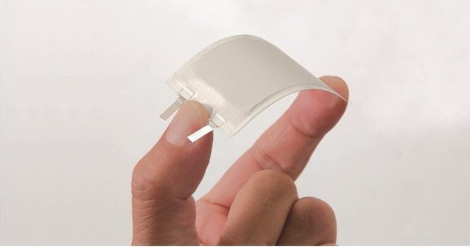 Panasonic ra mắt pin lithium-ion uốn cong, xoắn mỏng chỉ 0,5mm