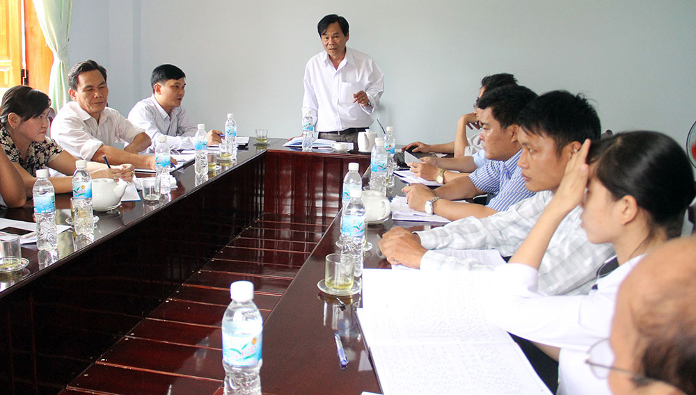 Ông Phạm Quang Tường - Phó Giám đốc Sở TN&MT chủ trì buổi đối thoại giữa các bên tại huyện Cát Tiên