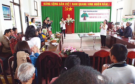 Những dịp gặp gỡ giao lưu, sinh hoạt văn hóa văn nghệ là món ăn tinh thần quý cho người cao tuổi ở Trung tâm bảo trợ xã hội Lâm Đồng