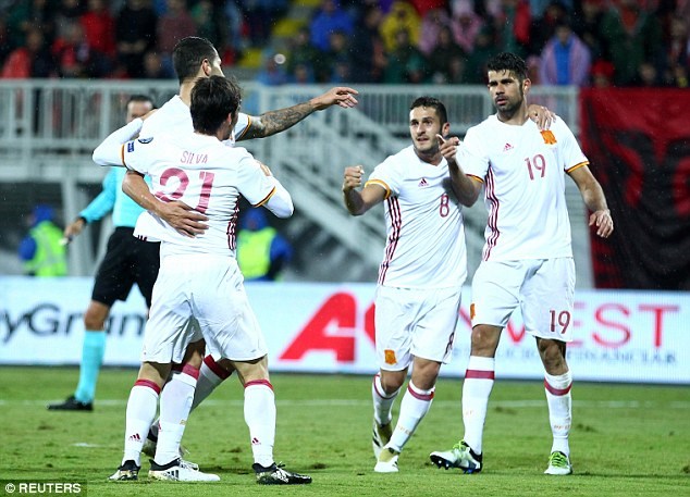 Tây Ban Nha trở lại ngôi đầu sau khi đánh bại Albania. (Nguồn: Reuters)