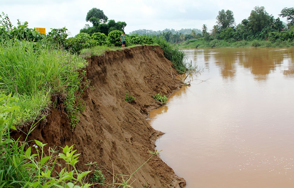 Khai thác cát làm sạt lở đất nghiêm trọng ở xã Quảng Ngãi (huyện Cát Tiên)