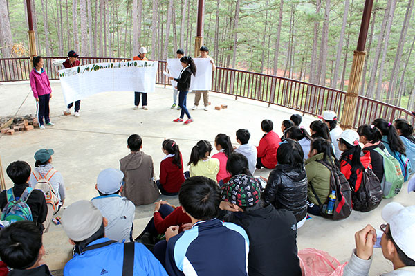 Hoạt động giáo dục môi trường do VQG Bidoup - Núi Bà tổ chức. Ảnh: M. Đạo