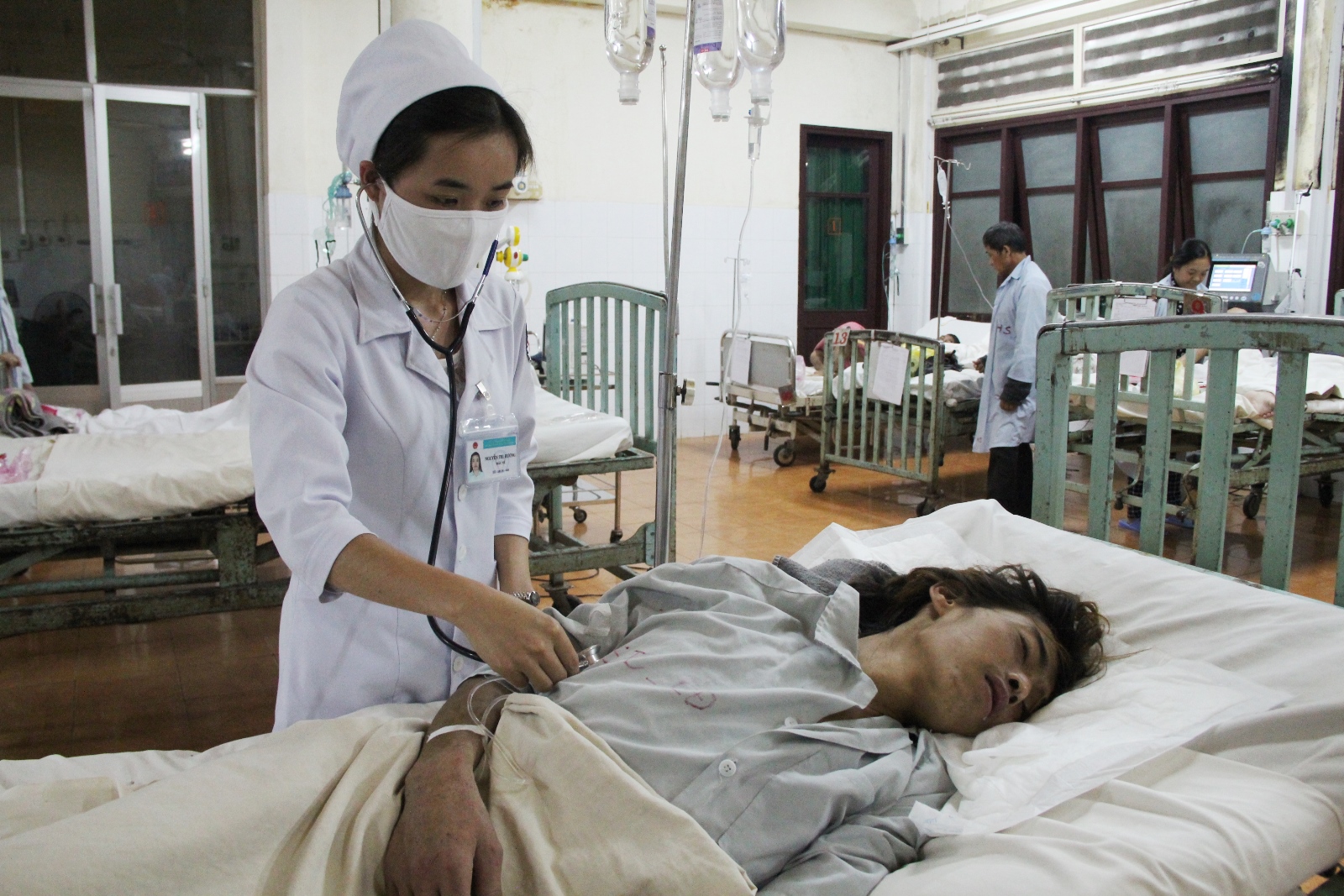 Anh Nguyễn Toàn Lộc đang được điều trị tại Bệnh viện II Lâm Đồng