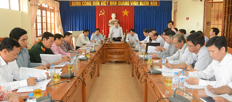 Bí thư Tỉnh ủy Nguyễn Xuân Tiến phát biểu chỉ đạo tại buổi làm việc với BTV Huyện ủy Đức Trọng