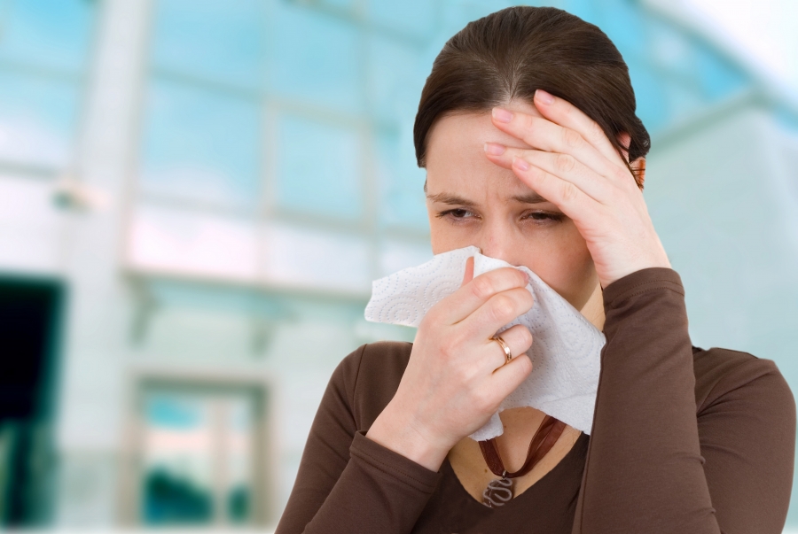 Cảm cúm là bệnh nhiễm virus gây sốt, nhức đầu, đau cơ, mệt mỏi, ho, nghẹt mũi...  
