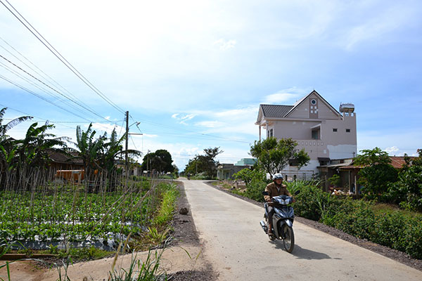 Nông thôn mới xã Quảng Lập, huyện Đơn Dương. Ảnh: Văn Báu