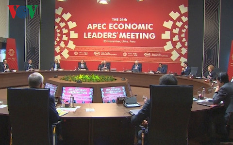 Chủ tịch nước dự Phiên họp toàn thể thứ nhất Hội nghị Cấp cao APEC 2016