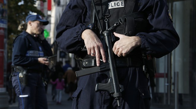 Nước Pháp lại chấn động với vụ kẻ đeo mặt nạ bắt 70 con tin