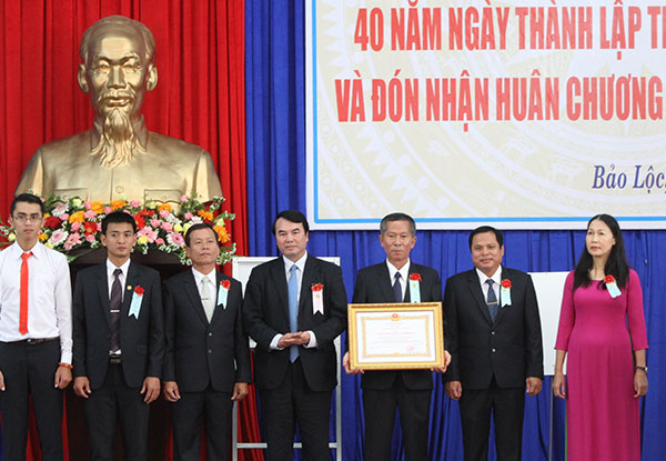 Trường Cao đẳng Công nghệ và Kinh tế Bảo Lộc kỷ niệm 40 năm thành lập:  Nhiều tập thể và cá nhân nhận Huân chương lao động - Báo Lâm Đồng điện tử