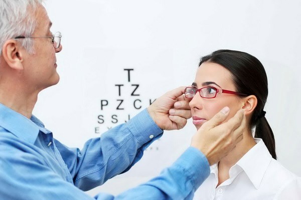 Cảnh giác với biến chứng cận thị có thể gây tình trạng mù lòa