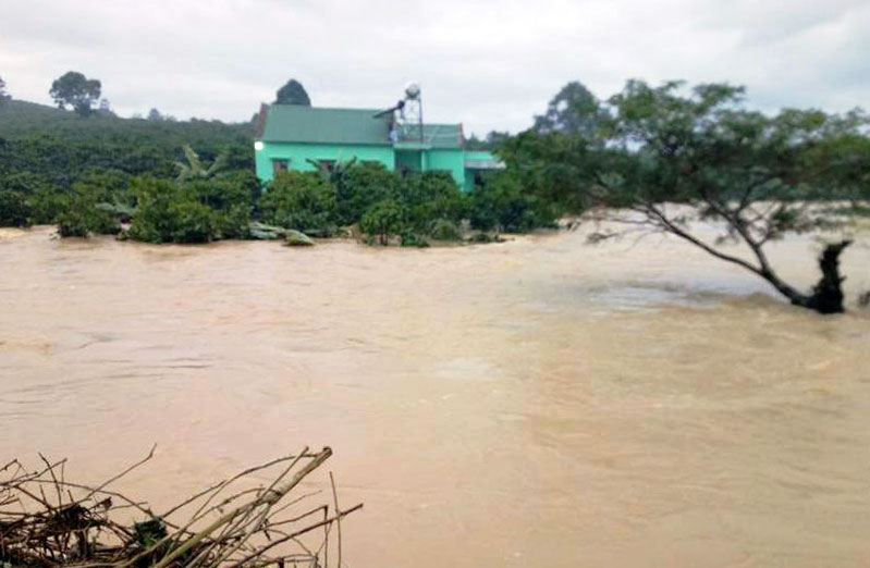Di Linh: Nhiều nhà dân ngập sâu vì hồ KaLa xả lũ
